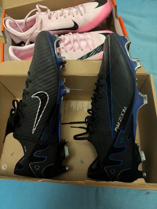 Botas Nike Mercurial Academy (Negras y Rosas)
