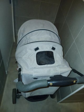 Passeggino per neonati grigio