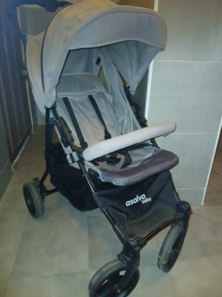 Passeggino per neonati grigio
