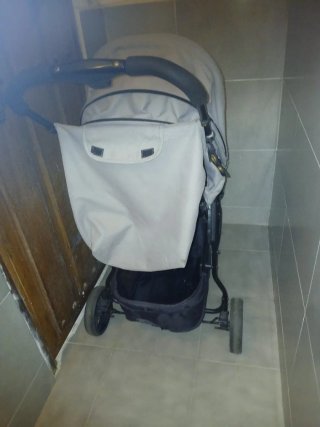 Passeggino per neonati grigio