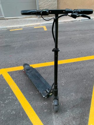 Patinete eléctrico negro