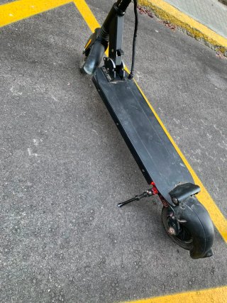 Patinete eléctrico negro