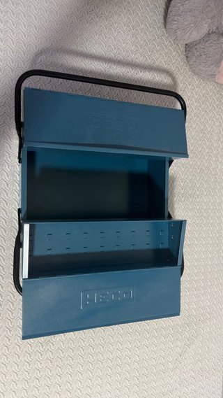 Caja de herramientas metálica azul