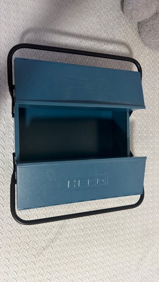 Caja de herramientas metálica azul