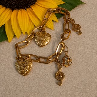 Bracciale dorato con ciondoli
