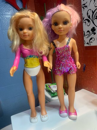 Dos muñecas amigas estilo playa