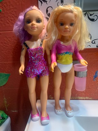 Dos muñecas amigas estilo playa