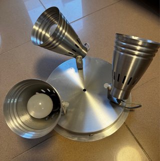 Lámpara 3 focos orientables metal plateado
