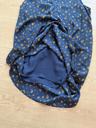 Blusa H&M floral azul y amarilla talla 44