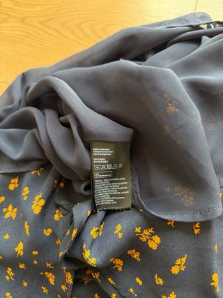 Blusa H&M floral azul y amarilla talla 44