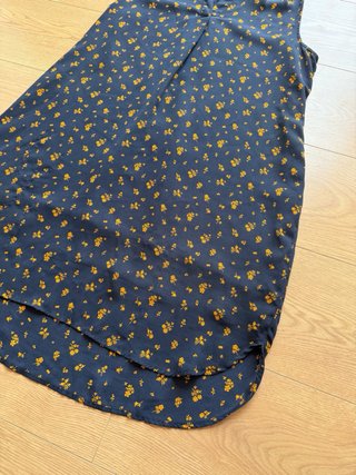 Blusa H&M floral azul y amarilla talla 44