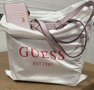 Bolso Guess rosa con monedero, sin estrenar .