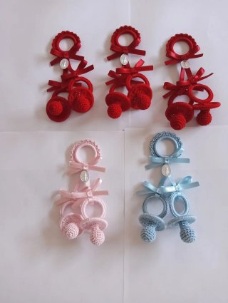Chupetes a  crochet para carrito de bebé y cuna.