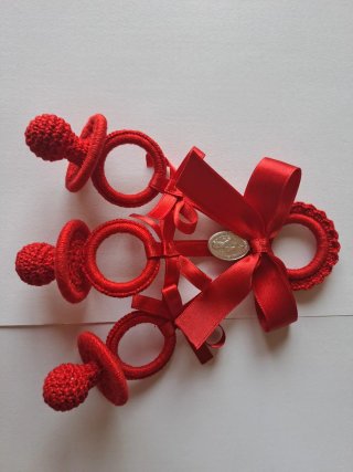 Chupetes a  crochet para carrito de bebé y cuna.