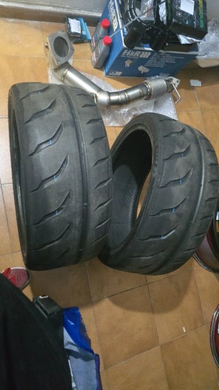 Neumáticos Toyo R888R 235 35 19