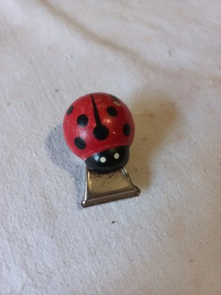 Pinza de papel roja