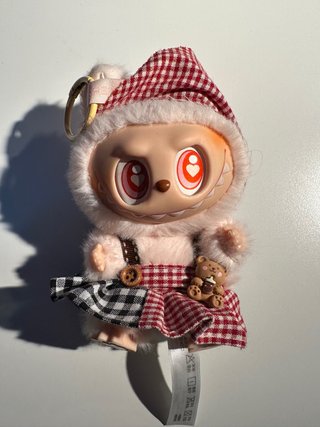 Labubu Peluche con Gorro y Vestido