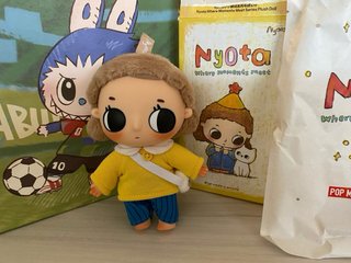 Muñeca Nyota  original de Popmart  acepto cambios