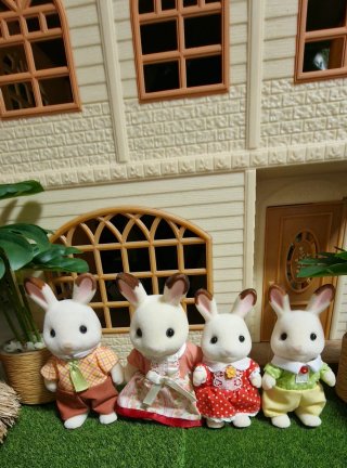 Familia Conejo Chocolate Sylvanian Families