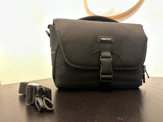 Nikon D5600 12.894 disparos + 18-55 VR + Extras