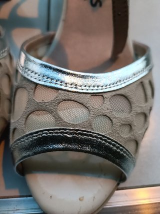 Sandalias Pitillos Tacón Medio Beige/Plata