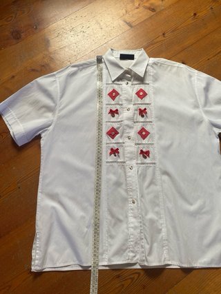 Camicia cotone bianca con applicazioni rosse