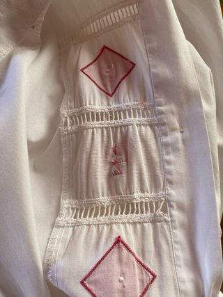 Camicia cotone bianca con applicazioni rosse