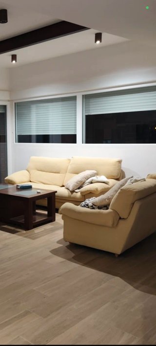 Conjunto sofás 2 y 3 plazas tela beige amarillo.