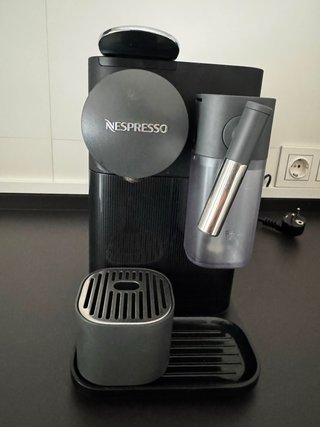 Cafetera Nespresso DeLonghi EN 500B