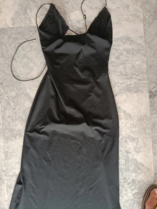 Vestido largo negro escotado mujer
