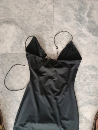 Vestido largo negro escotado mujer