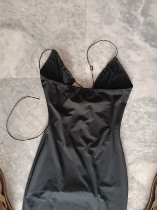 Vestido largo negro escotado mujer