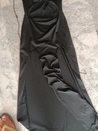 Vestido largo negro escotado mujer