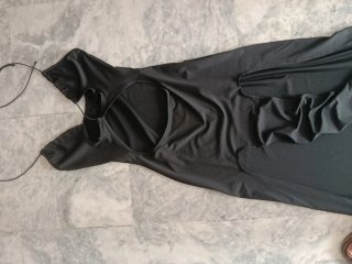 Vestido largo negro escotado mujer