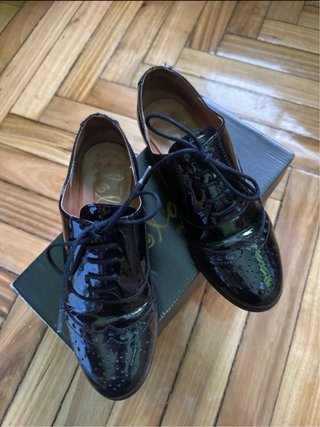 Zapatos charol mujer negros