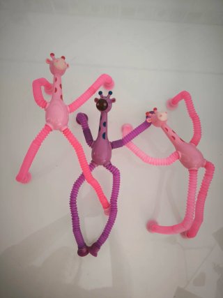 3 Girafas Pop Tubes Coloridas