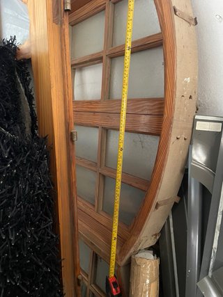 Puerta de madera con cristales