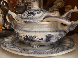 Sopera antigua porcelana azul y blanca