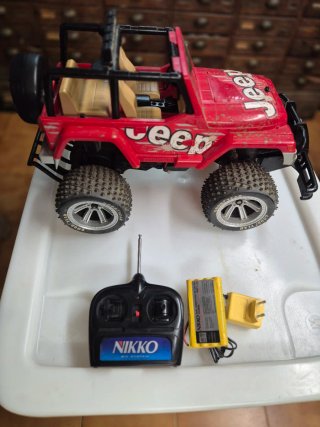 Coche Jeep  + Mando y Cargador