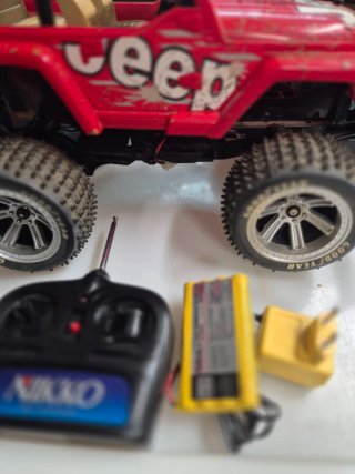 Coche Jeep  + Mando y Cargador