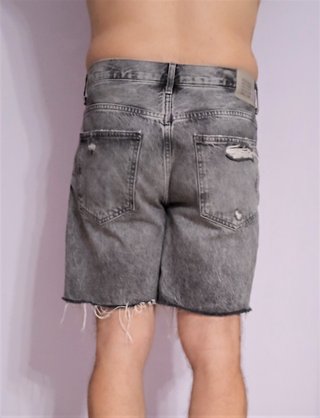 Pantalón corto vaquero gris desgastado