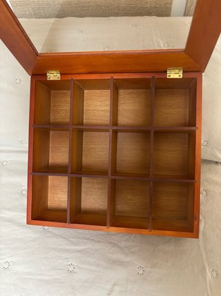 Caja de té de madera con tapa de cristal