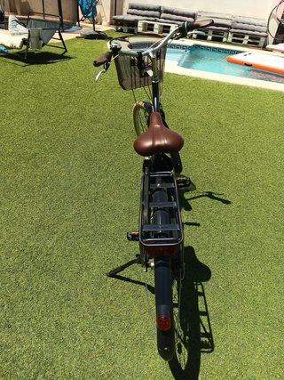 Bicicleta Decathlon azul con cesta. VALENCIA