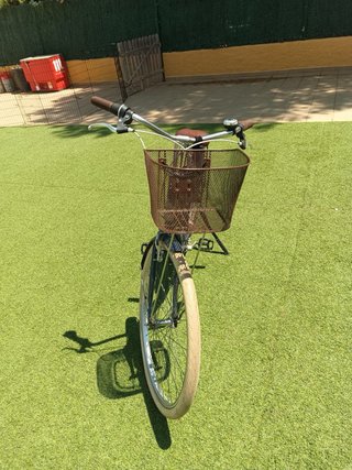 Bicicleta Decathlon azul con cesta. VALENCIA