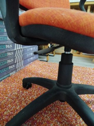 Silla giratoria oficina naranja