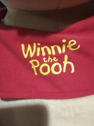 Peluche Winnie the Pooh con maglietta rossa