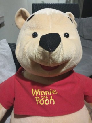 Peluche Winnie the Pooh con maglietta rossa