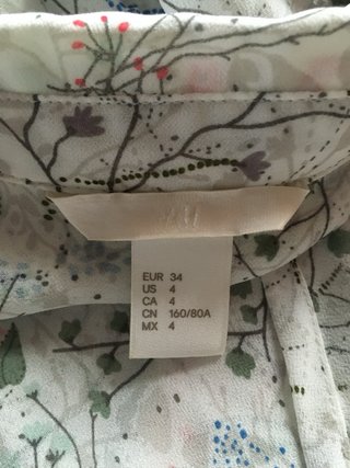Camicia velata fiori senza maniche.