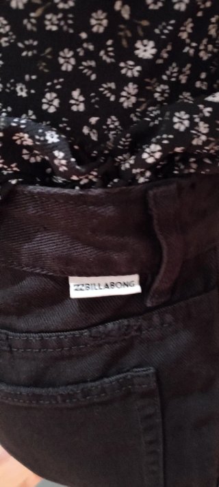 Lote Camiseta Billabong y Short Negro