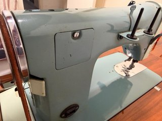 Máquina de coser Alfa de madera